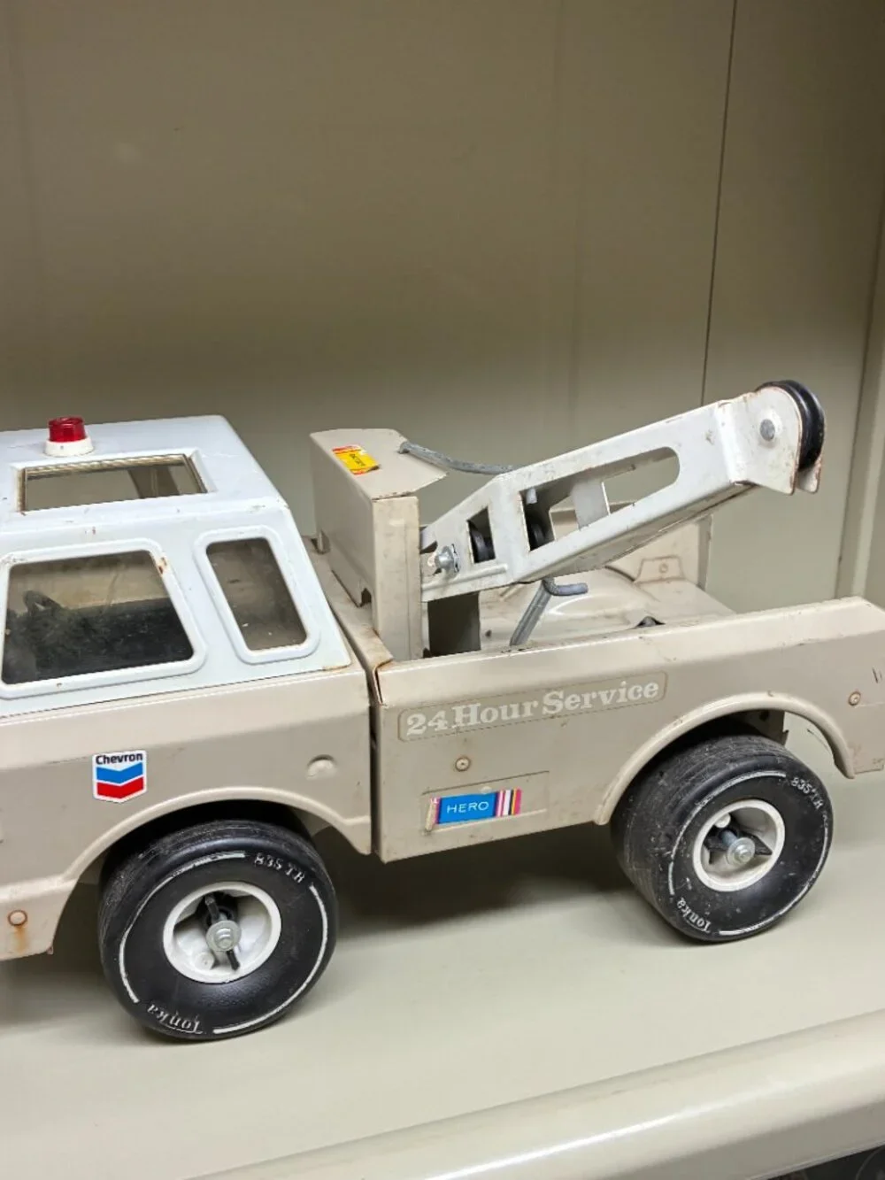 Vintage 1970s Mighty Tonka Chevron Tow Wrecker Truck 24 Hr Service Pressed Steel